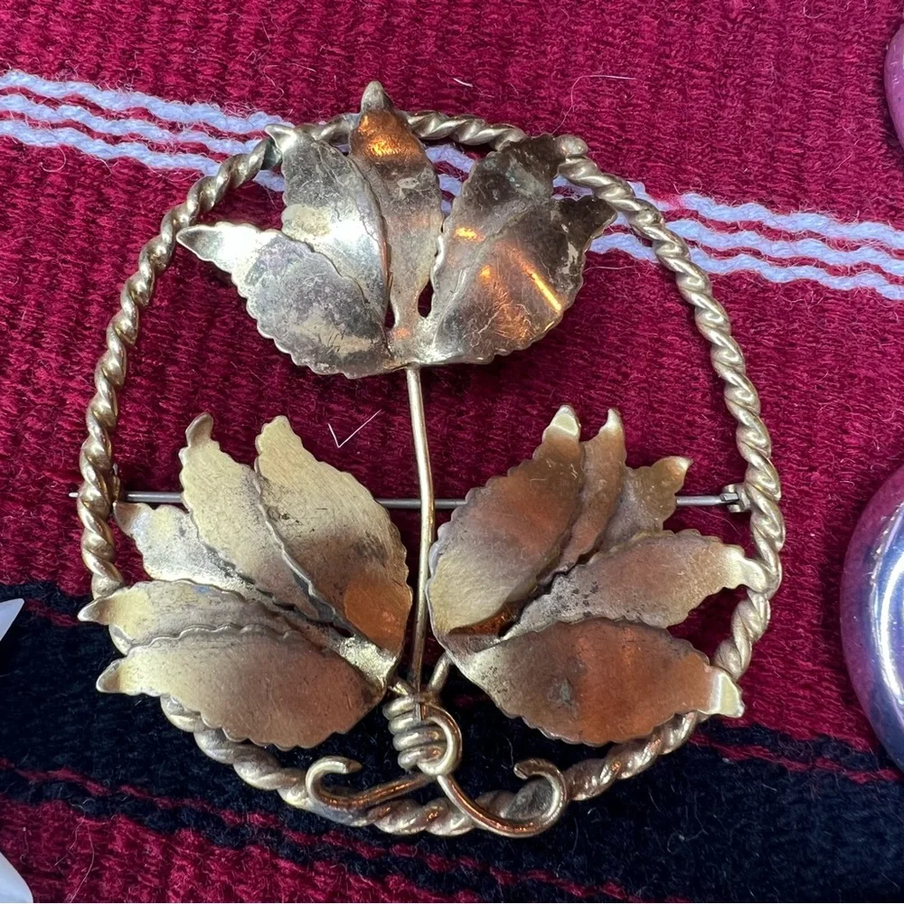 Vintage brooch lot of 5 flower scissors star Sand dollar and music note spiral - Picture 4 of 16